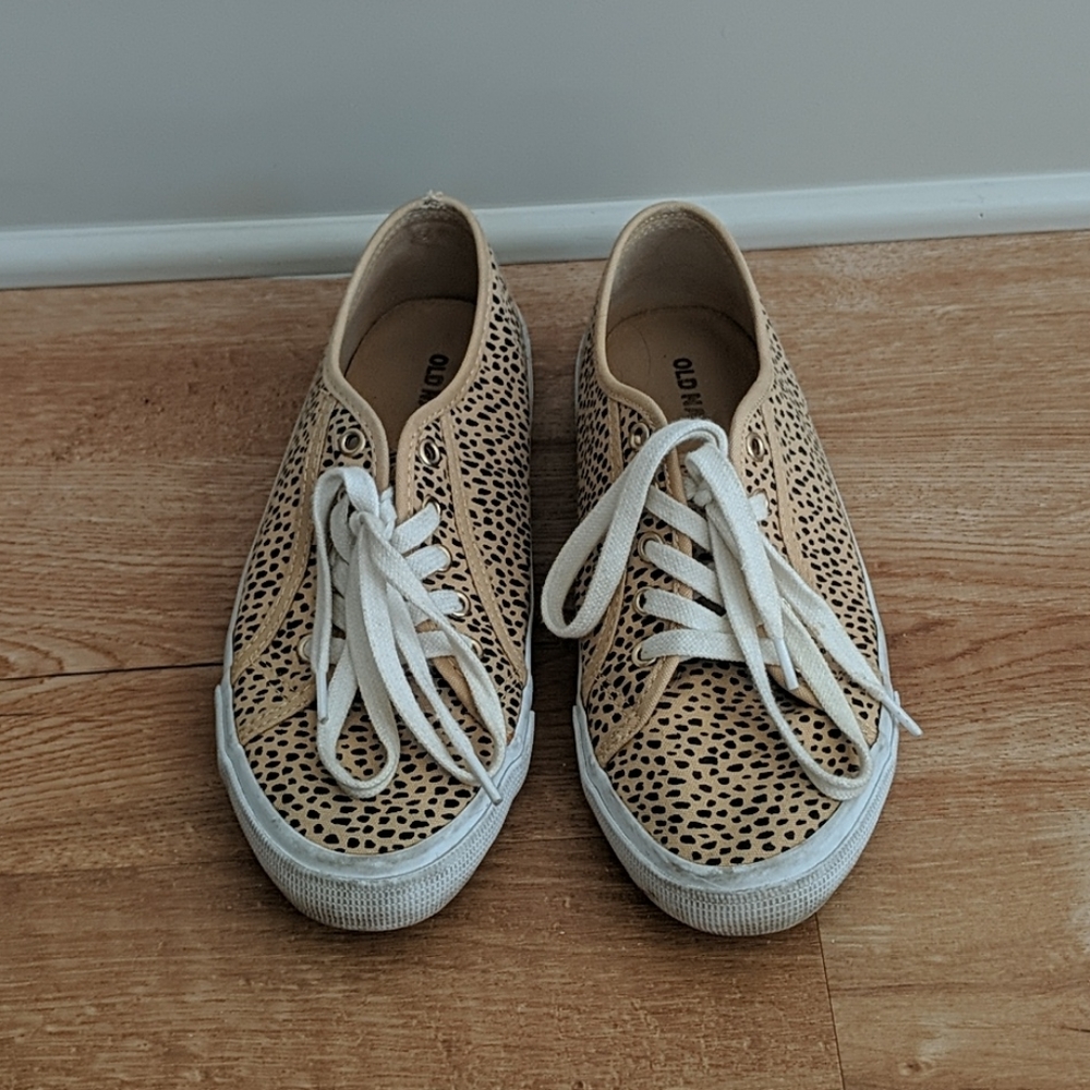 Leopard print tennis shoes